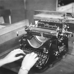 Schreibmaschine ,,Olympia" (1939)
